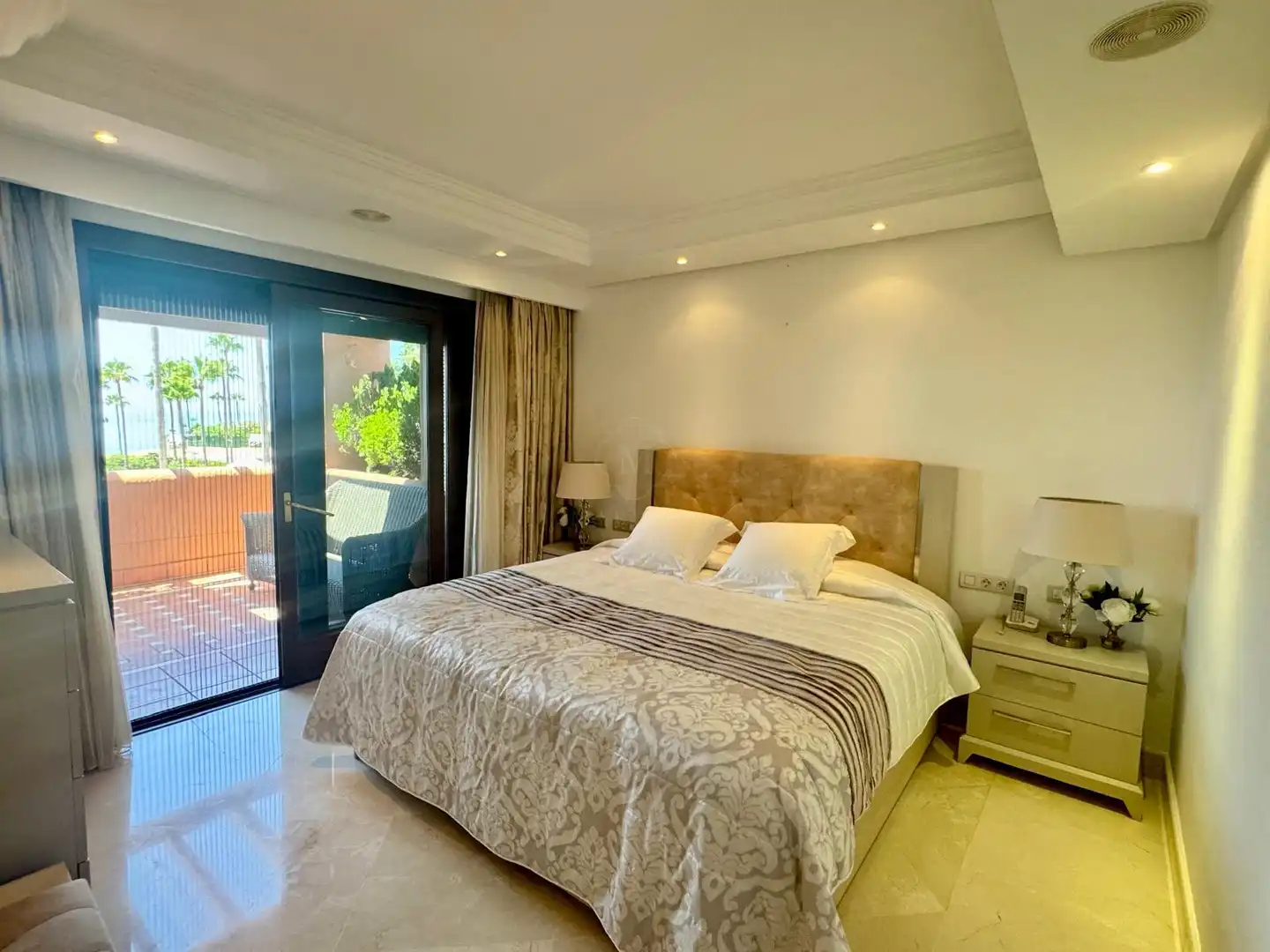 Habitación de Apartamento en venta en Estepona con Aire acondicionado, Terraza y Piscina