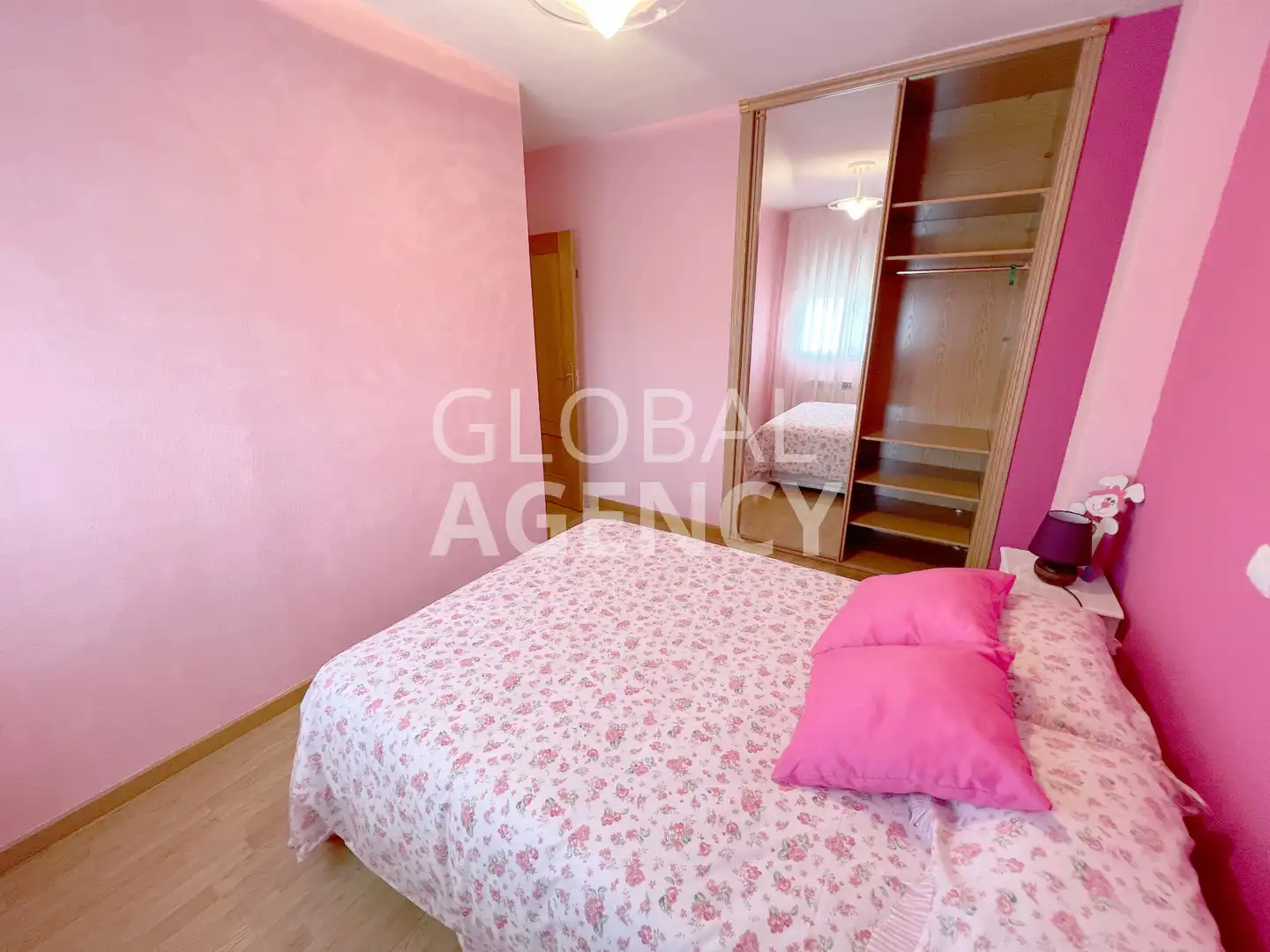 Habitación de Casa adosada en venta en Torrejón del Rey con Calefacción, Jardín privado y Horno