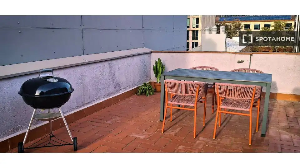 Piso con terraza en alquiler en Sant Martí, imagen 2