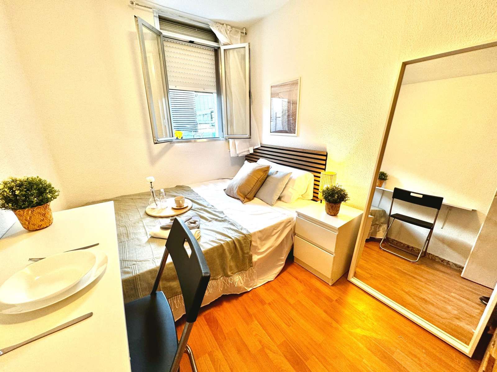 Bedroom of Flat to share in  Madrid Capital  with Air Conditioner, Heating and Terrace