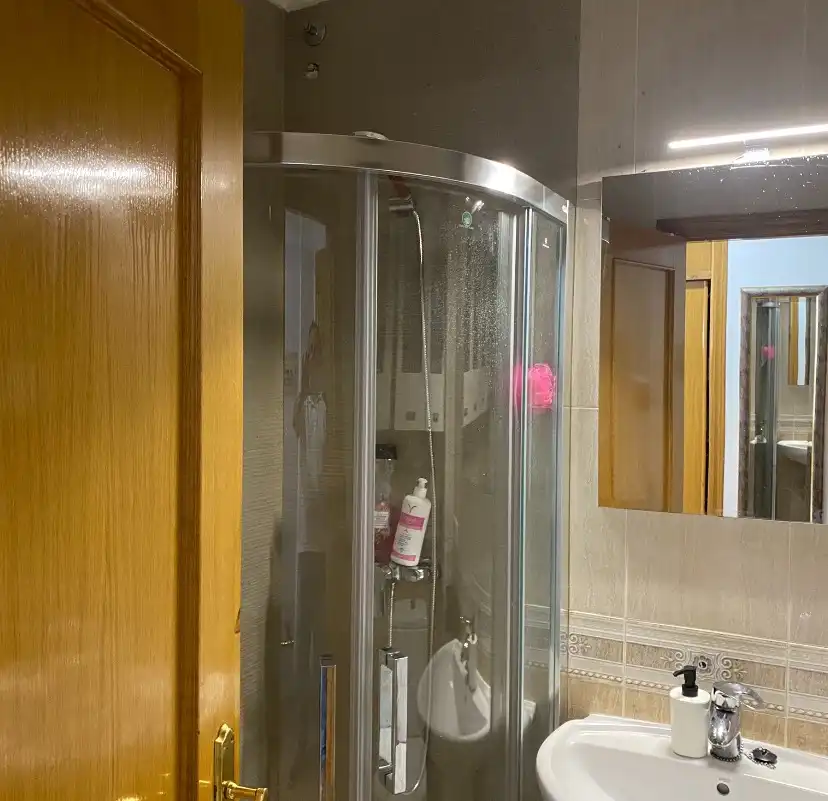 Badezimmer von Wohnung zum Verkauf in Roquetas de Mar mit Klimaanlage, Terrasse und Möbliert