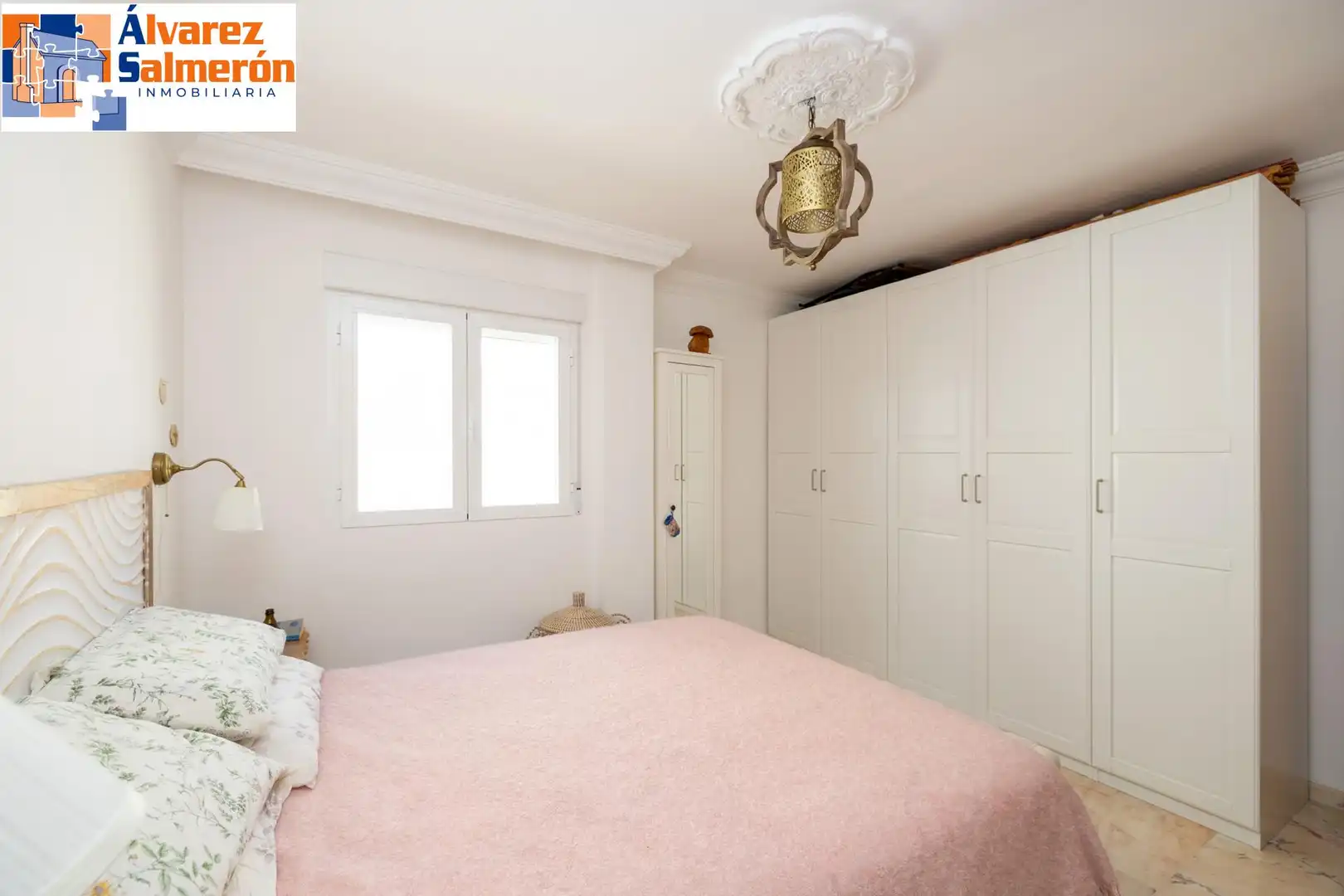Bedroom of Apartments for sale in Granada