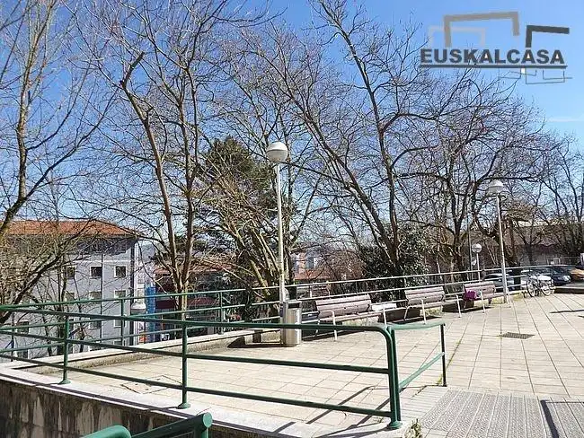 Aparcament de Pis en venda en Bilbao  amb Calefacció i Parquet