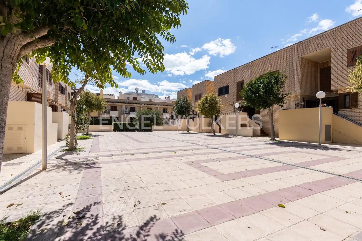 Vista exterior de Casa o xalet de lloguer en Valencia amb Aire condicionat, Calefacció i Jardí privat