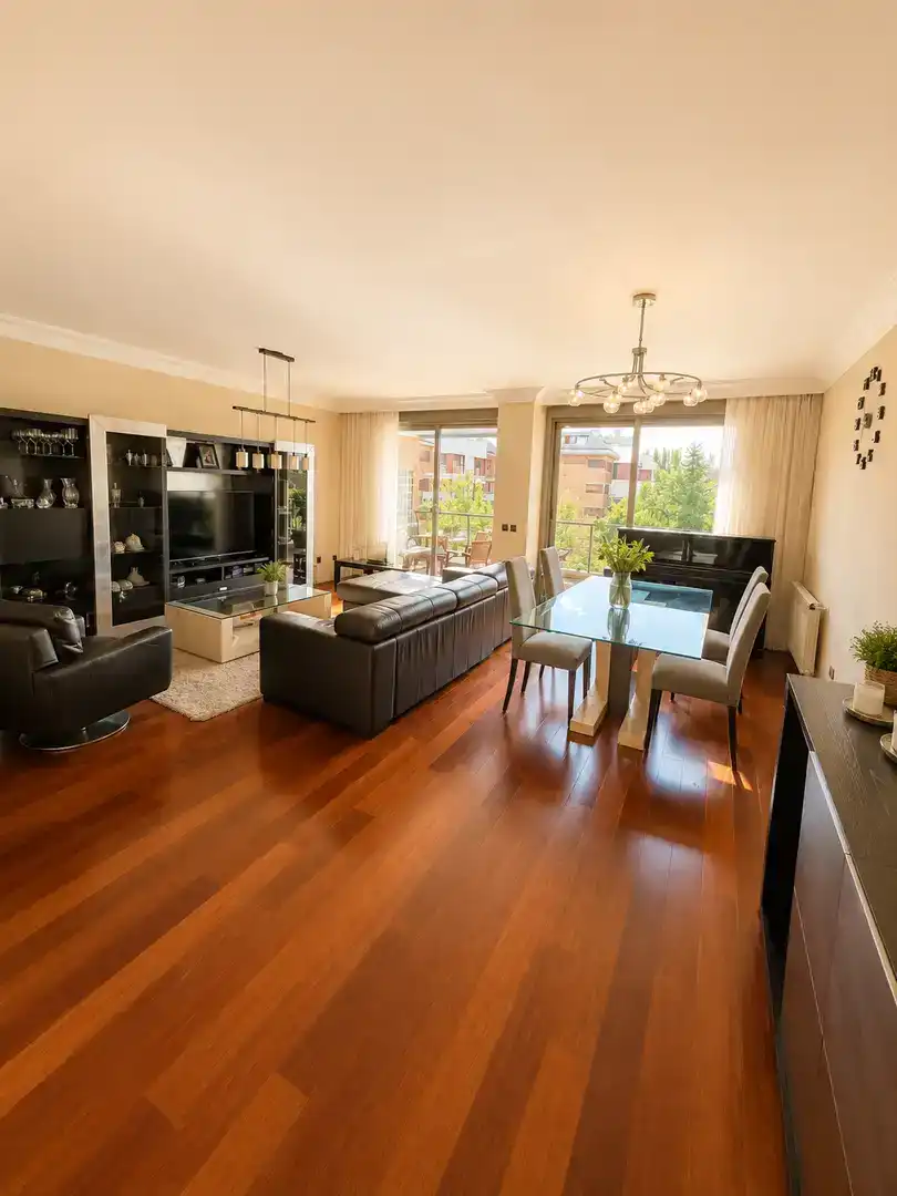 Living room of Flat for sale in Majadahonda  with Air Conditioner, Terrace and Swimming Pool