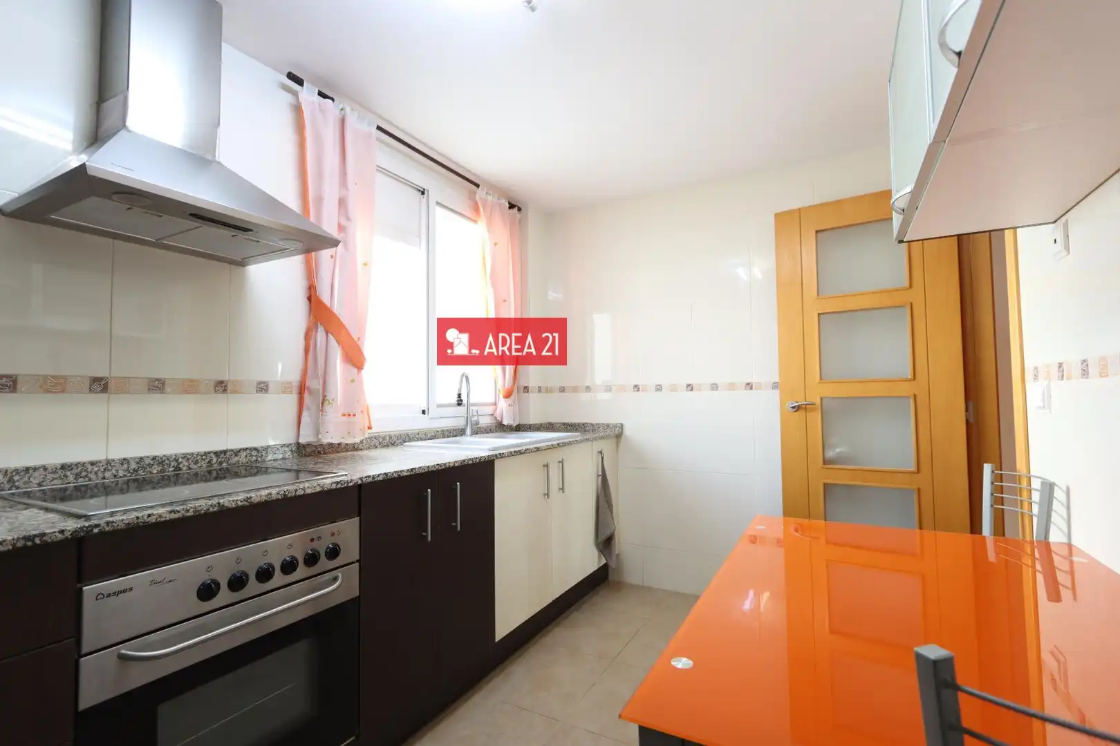 Cocina de Ático en venta en La Pobla de Vallbona con Aire acondicionado, Calefacción y Terraza