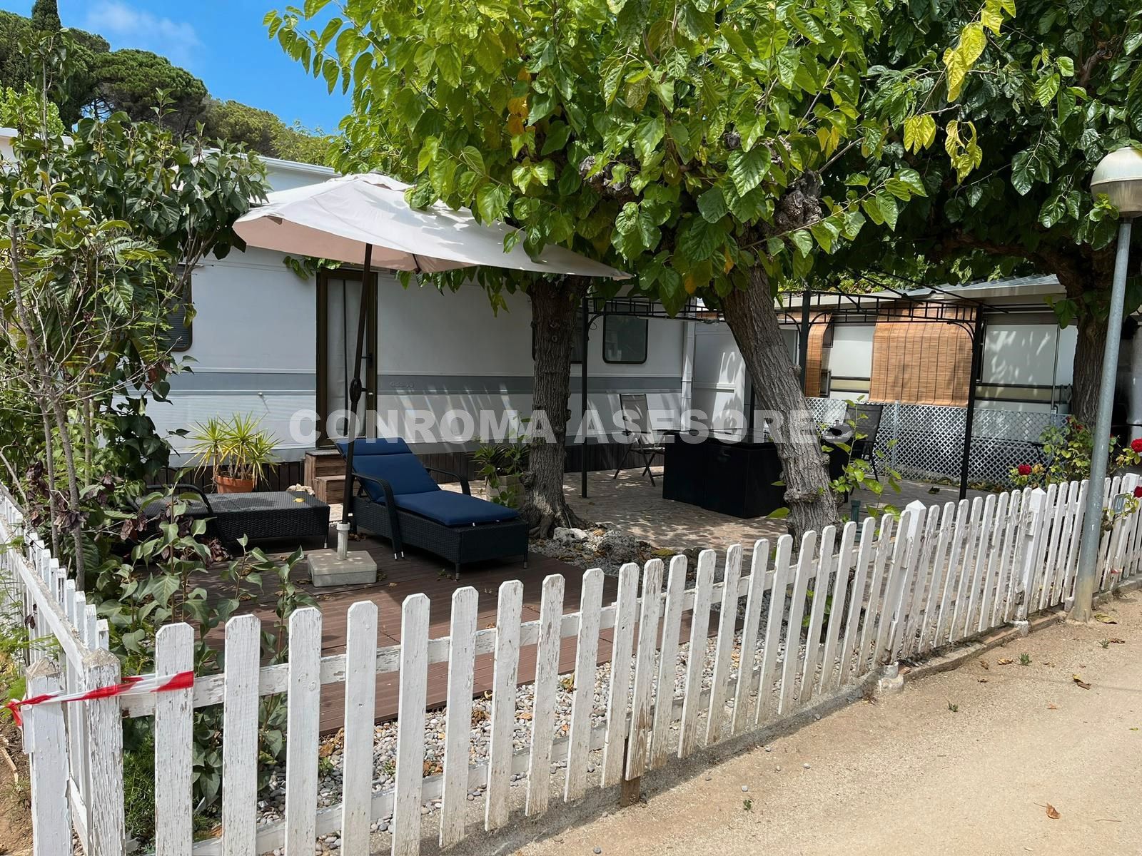 Vista exterior de Casa o xalet en venda en Mataró amb Terrassa i Piscina comunitària