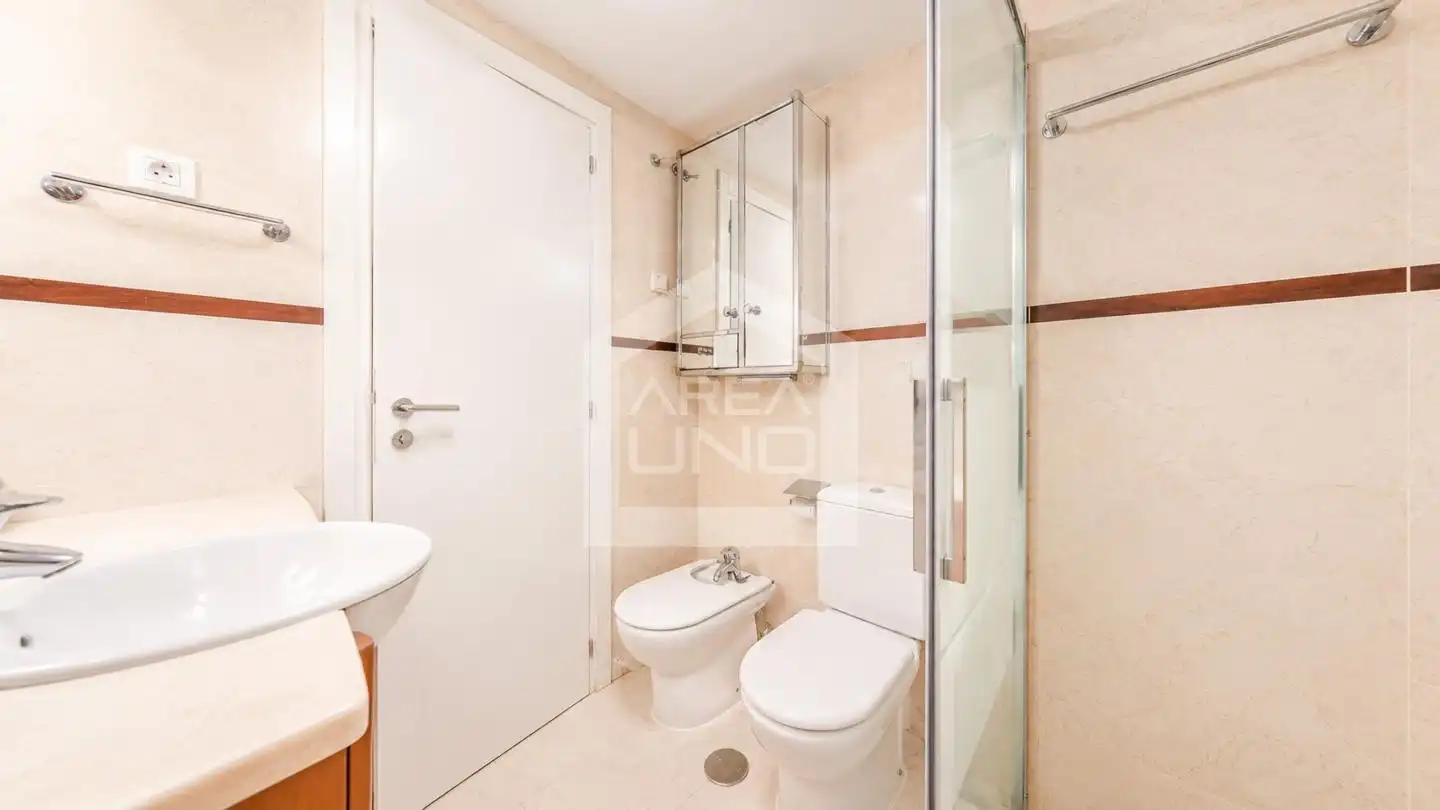 Baño de Piso en venta en Madrid con Aire acondicionado, Calefacción y Trastero