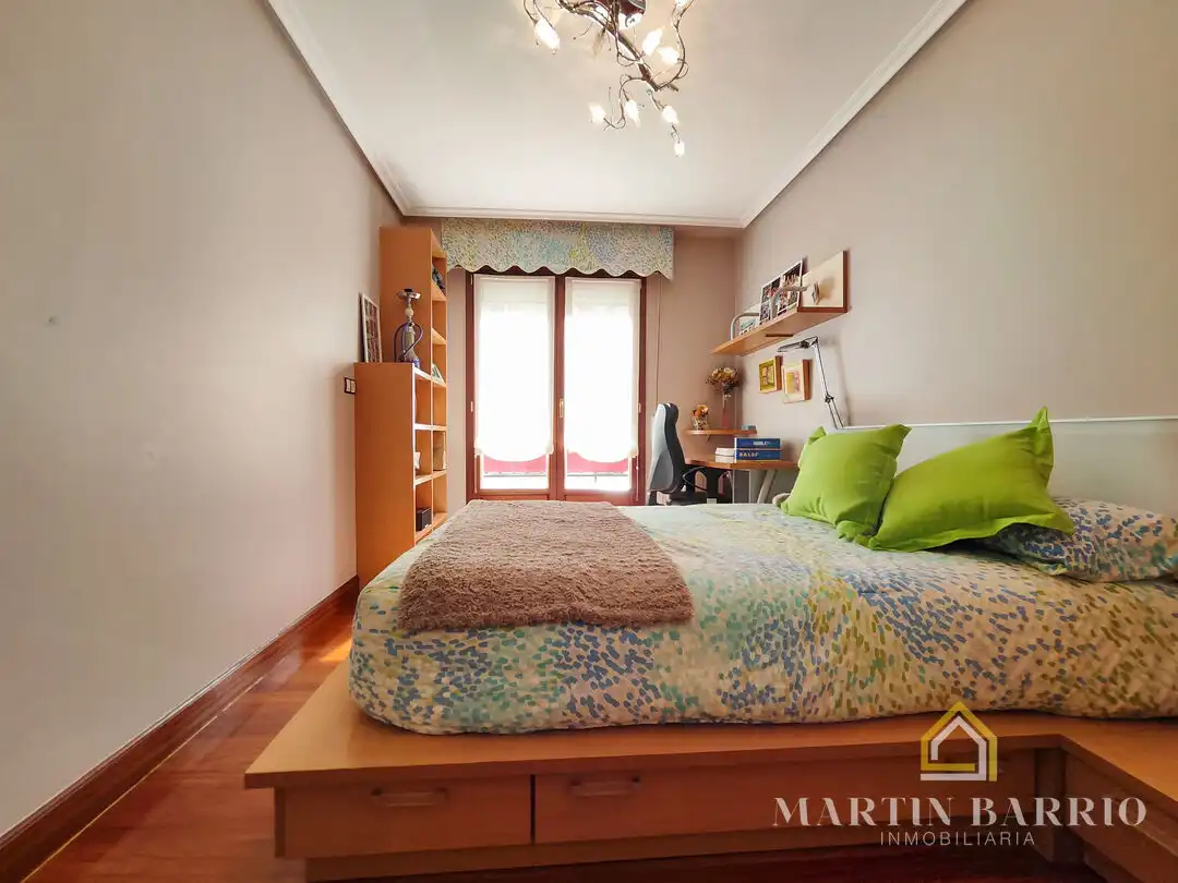 Schlafzimmer von Wohnung zum Verkauf in Muskiz mit Heizung, Privatgarten und Terrasse