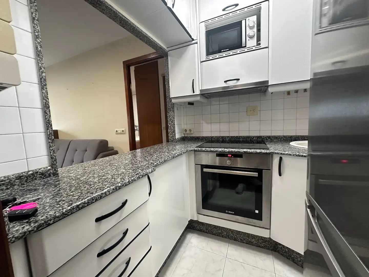 Cuina de Apartament en venda en Santiago de Compostela  amb Calefacció i Moblat