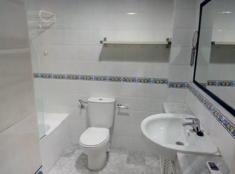 Bathroom of Flat for sale in Tomares  with Air Conditioner, Terrace and Community pool