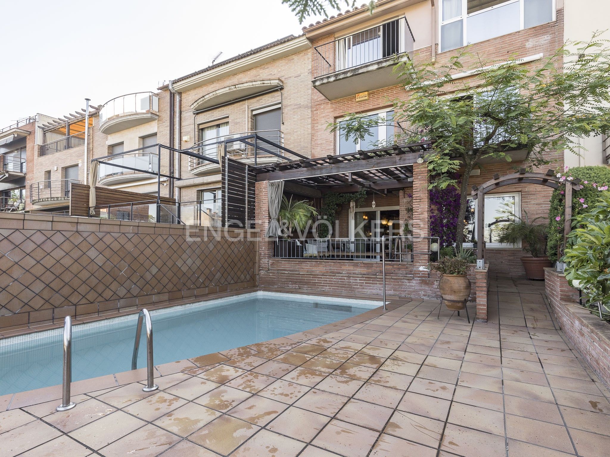 Piscina de Casa adosada en venda en Granollers amb Calefacció, Jardí privat i Parquet