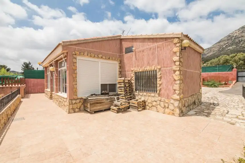 Vista exterior de Casa o xalet en venda en Tibi amb Aire condicionat, Piscina i Moblat