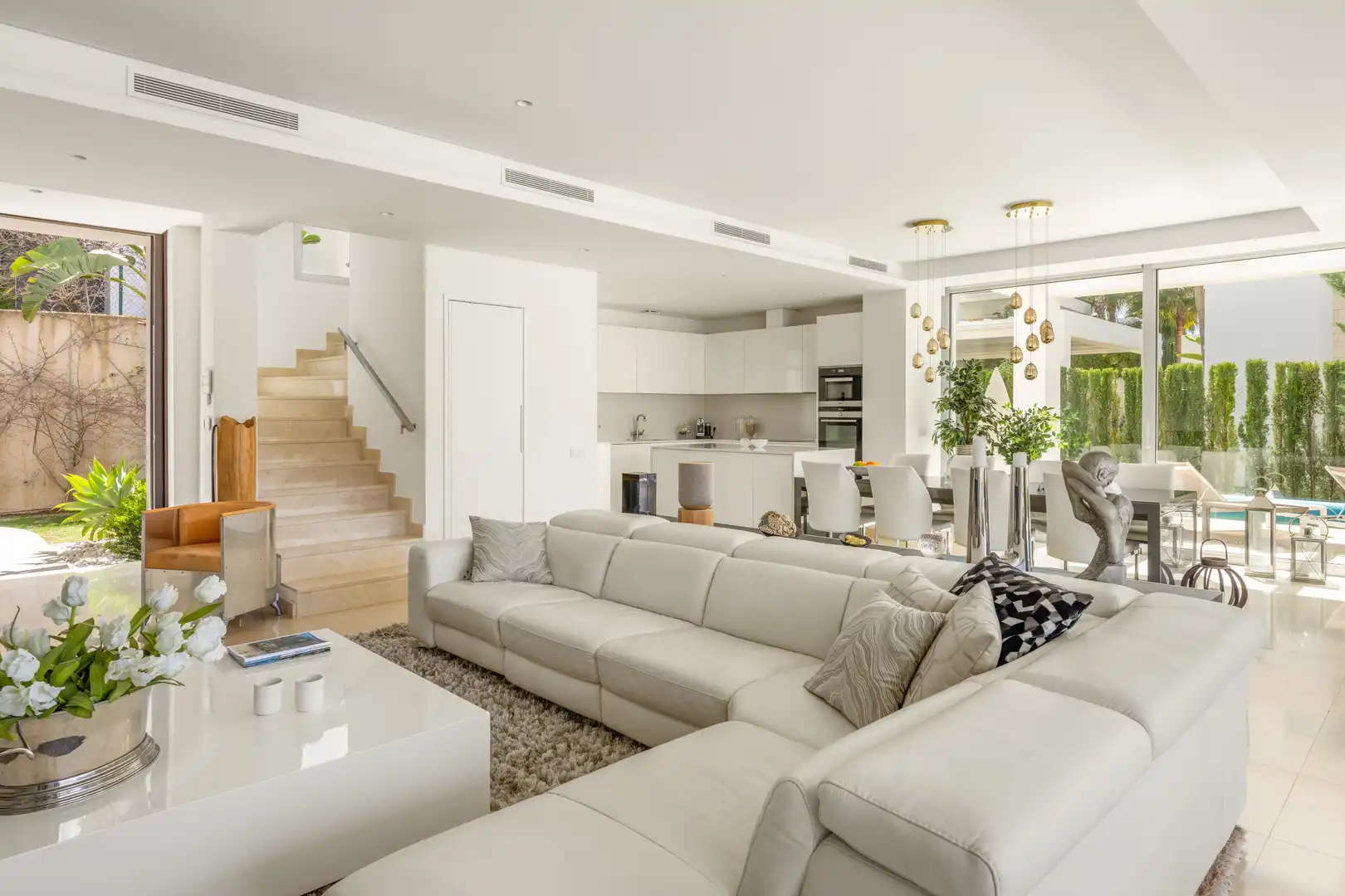 Sala de estar de Casa o chalet en venta en Marbella con Aire acondicionado, Jardín privado y Terraza
