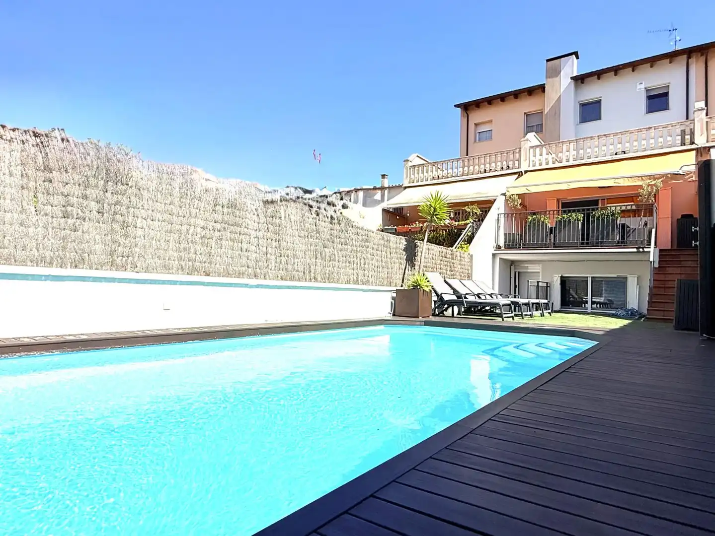 Piscina de Casa o xalet en venda en Sant Boi de Llobregat amb Aire condicionat, Calefacció i Jardí privat