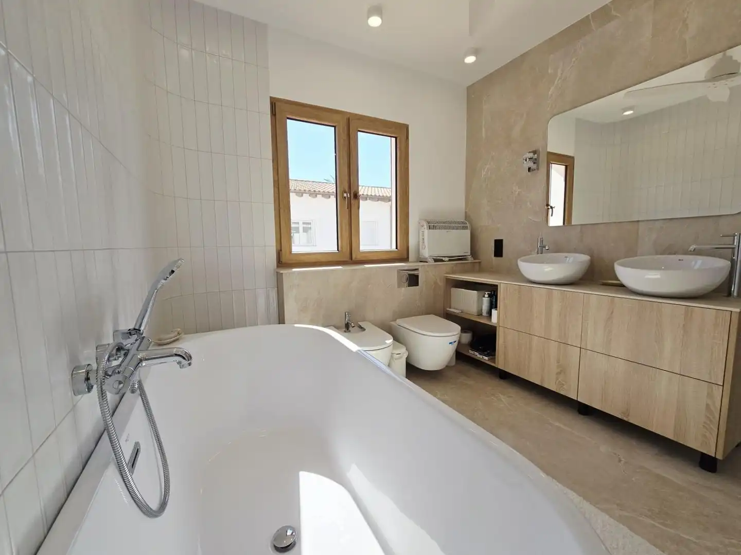 Bany de Casa o xalet en venda en Orihuela amb Jardí privat, Terrassa i Piscina