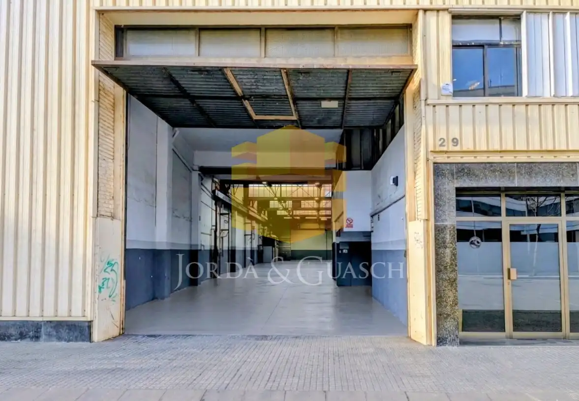 Industrial building to rent in Carrer Tirso de Molina 29, imagen 2