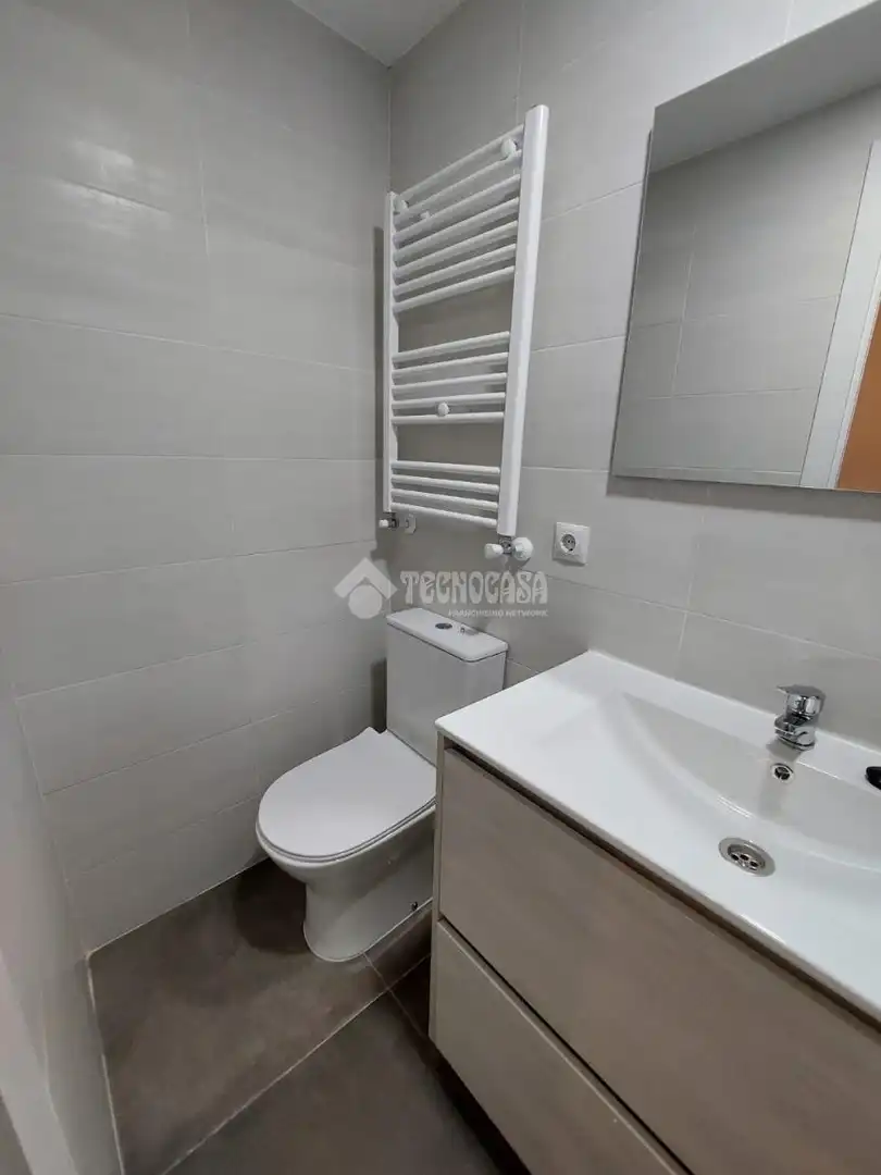 Badezimmer von Wohnung zur Miete in Getafe mit Heizung und Parkett