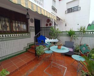 Vista exterior de Casa adosada en venda en Montequinto amb Aire condicionat, Terrassa i Piscina