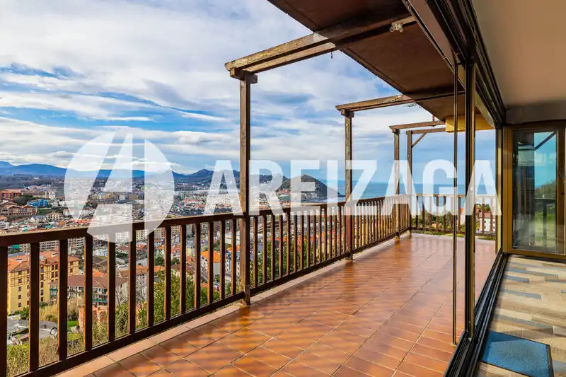 Vista exterior de Piso en venta en Donostia - San Sebastián  con Calefacción, Terraza y Trastero