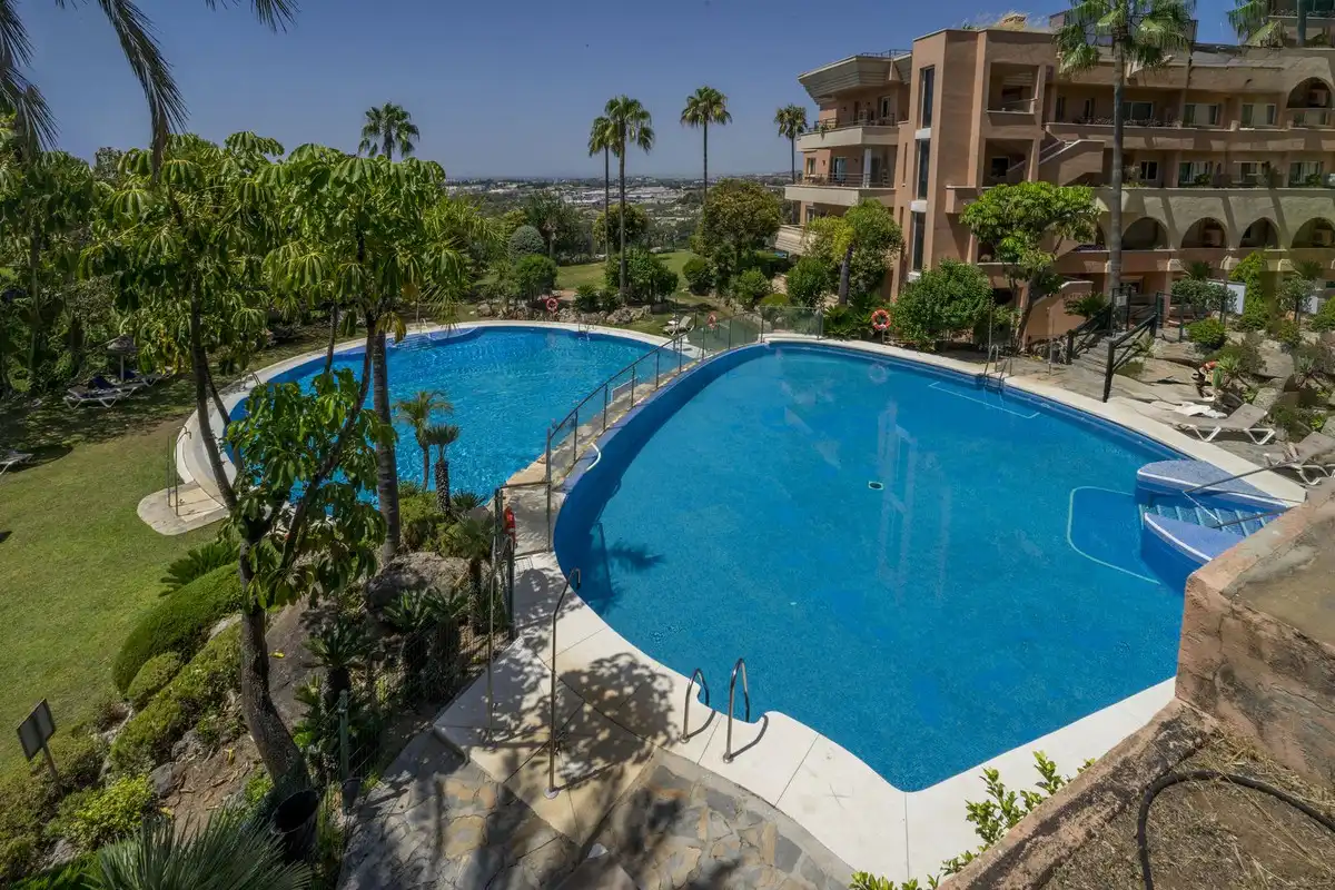Appartement compact avec terrasse à vendre à Avenida Calderón de la Barca 16