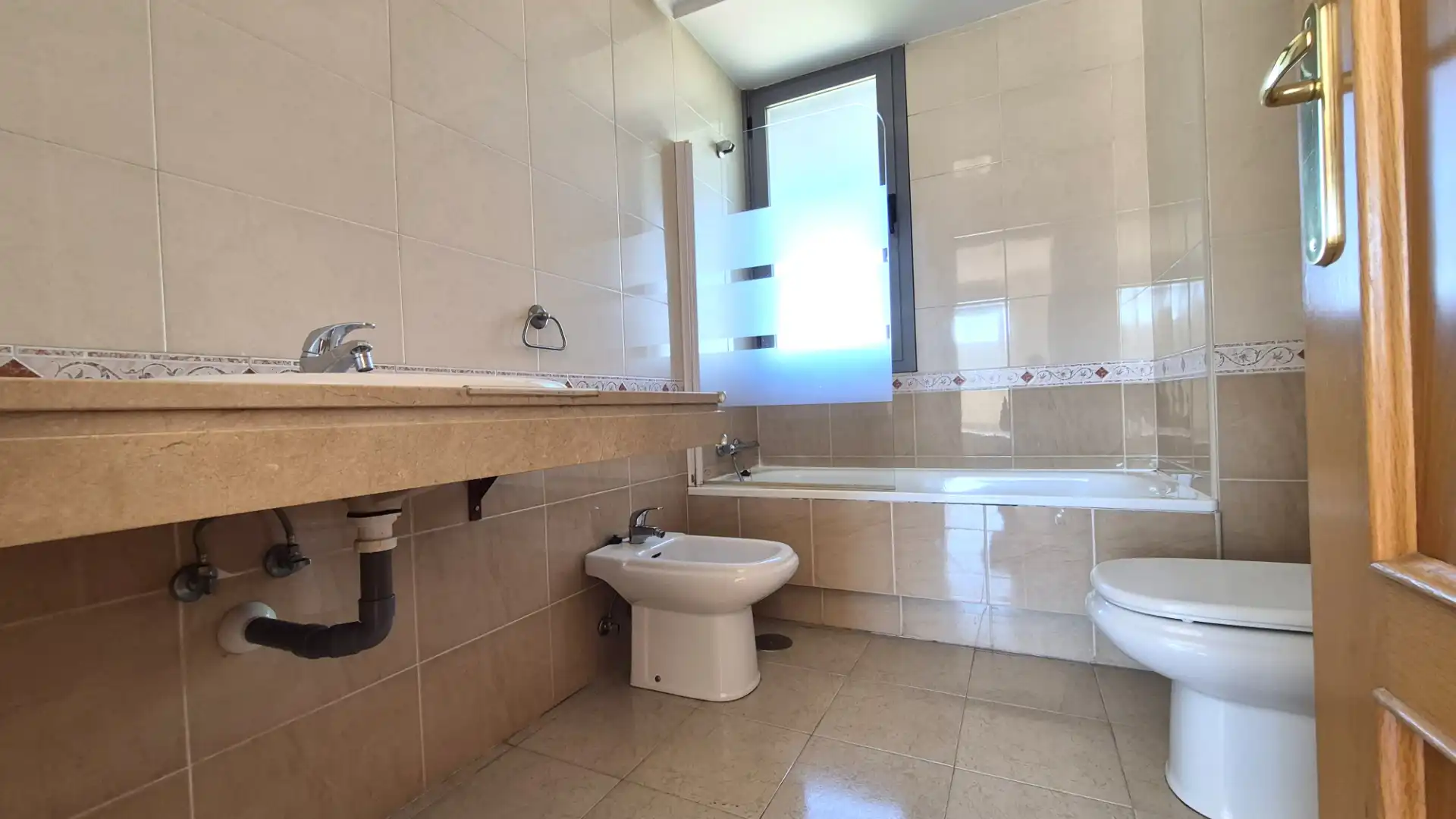 Bathroom of Attic for rent in Madrid  with Terrace and Community pool
