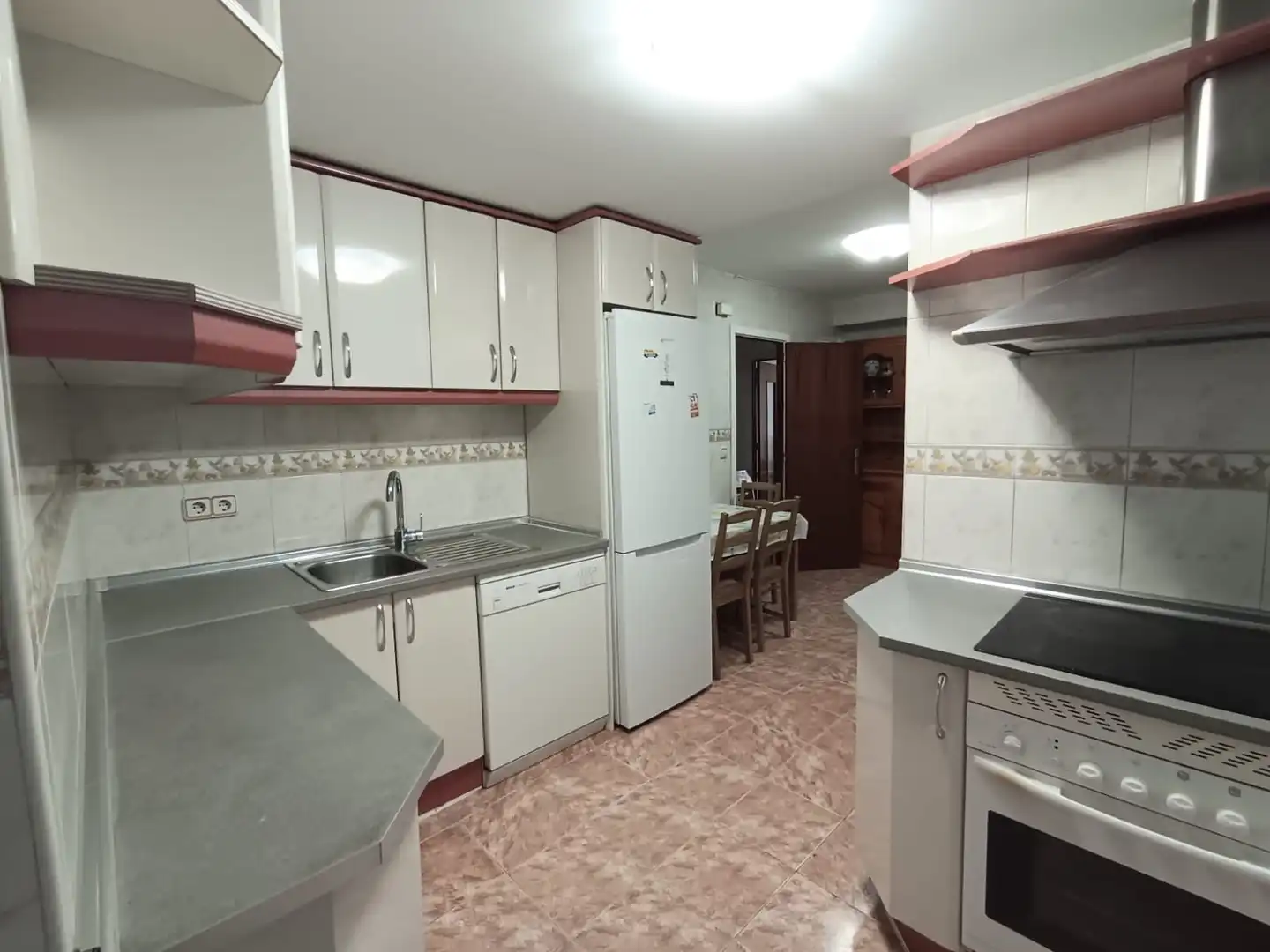 Cocina de Piso para compartir en Madrid con Amueblado, Lavadora y Microondas