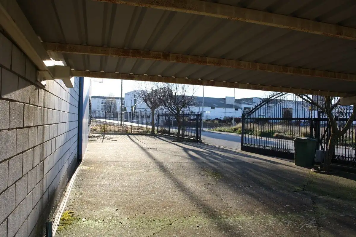 Aparcament de Nau industrial en venda en Llerena