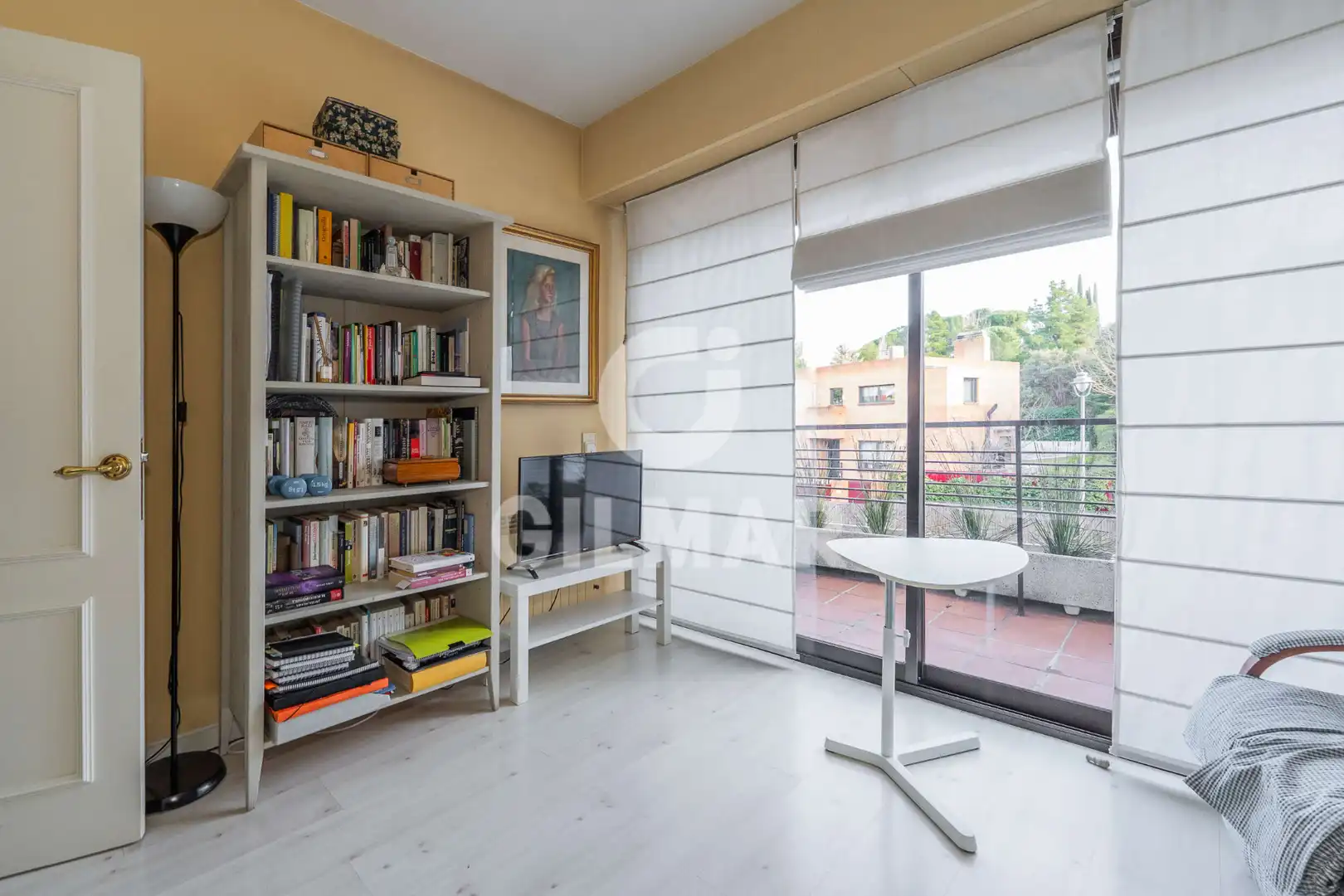 Schlafzimmer von Einfamilien-Reihenhaus zum Verkauf in La Moraleja mit Klimaanlage, Heizung und Privatgarten