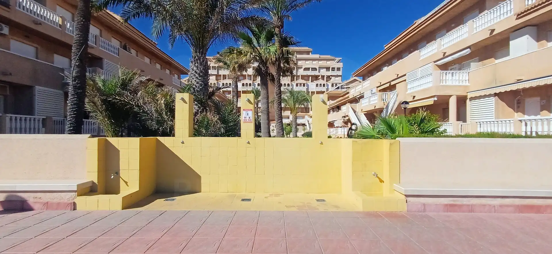 Vista exterior de Dúplex en venda en La Manga del Mar Menor amb Terrassa i Piscina