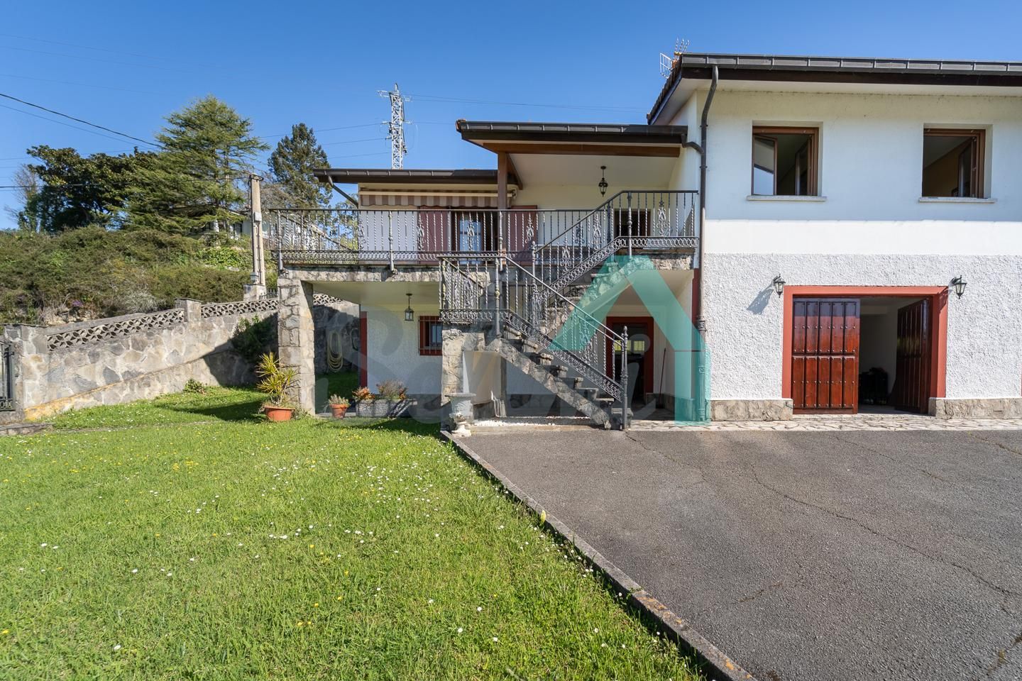 Vista exterior de Casa adosada en venda en Villaviciosa amb Calefacció, Jardí privat i Terrassa