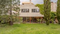 Vista exterior de Casa o xalet en venda en Navacerrada amb Terrassa, Piscina i Balcó