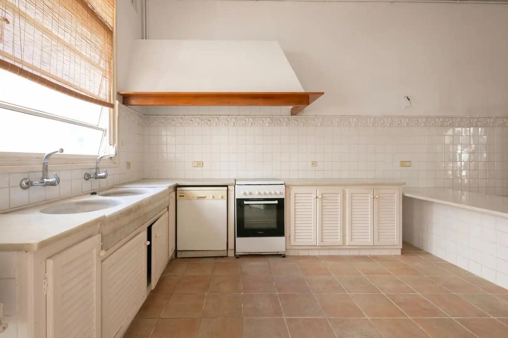 Cuina de Casa o xalet en venda en El Masnou amb Calefacció, Jardí privat i Terrassa