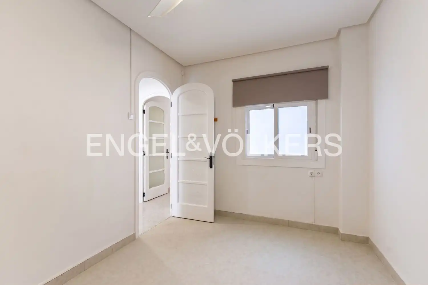 Wohnung zur Miete in Valencia mit Klimaanlage, Heizung und Parkett