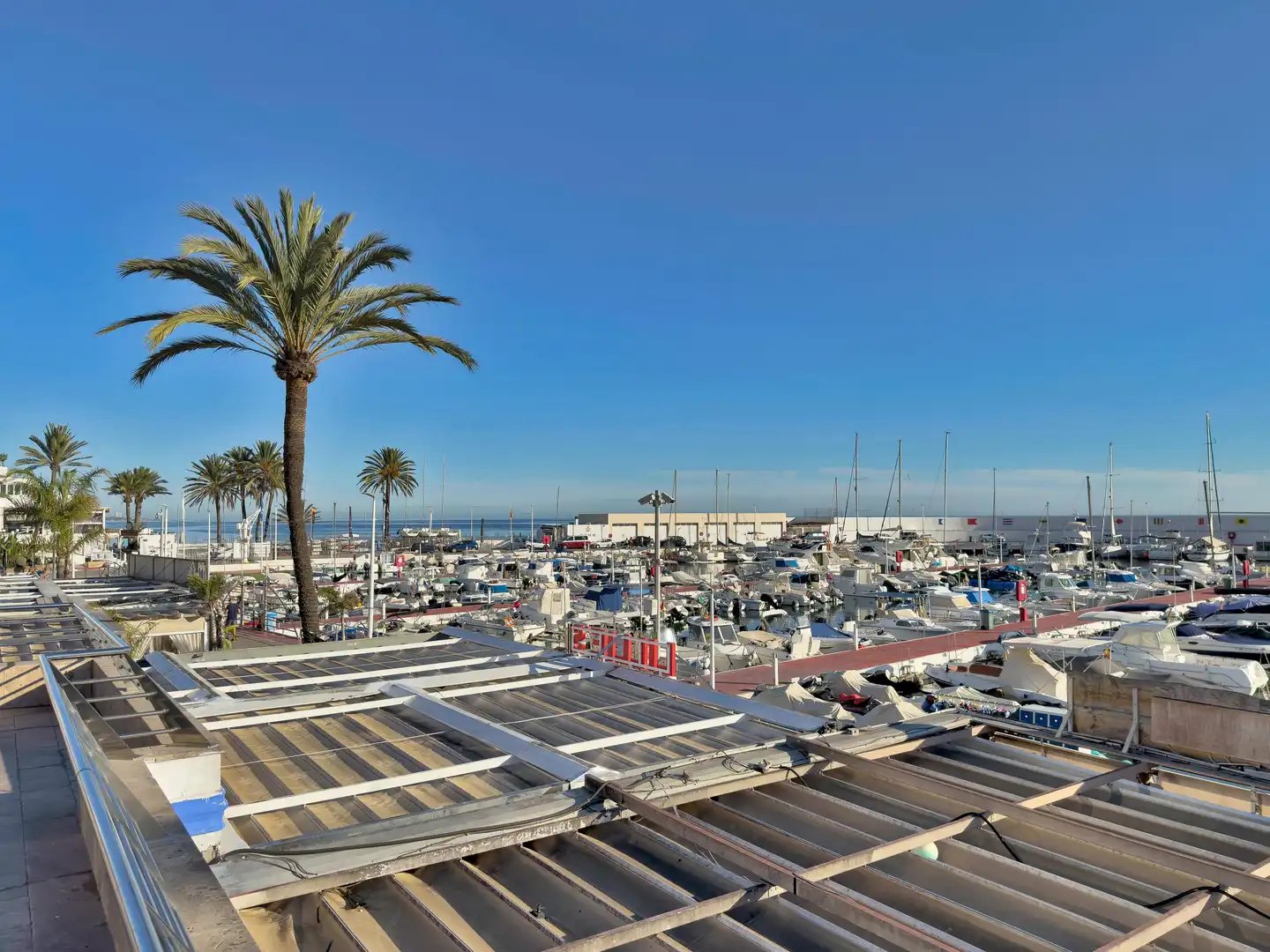 Vista exterior de Apartamento en venta en Marbella con Calefacción, Terraza y Piscina comunitaria