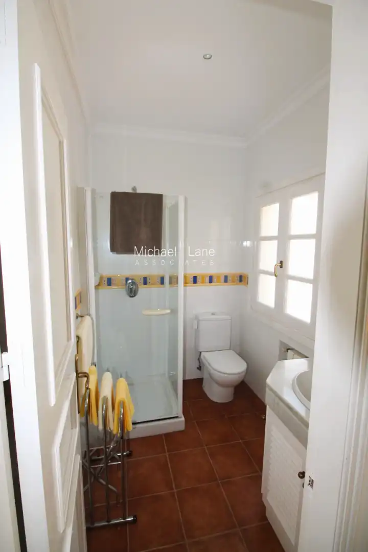 Bathroom of Houses for sale in Sotogrande  with Air Conditioner, Heating and Private garden