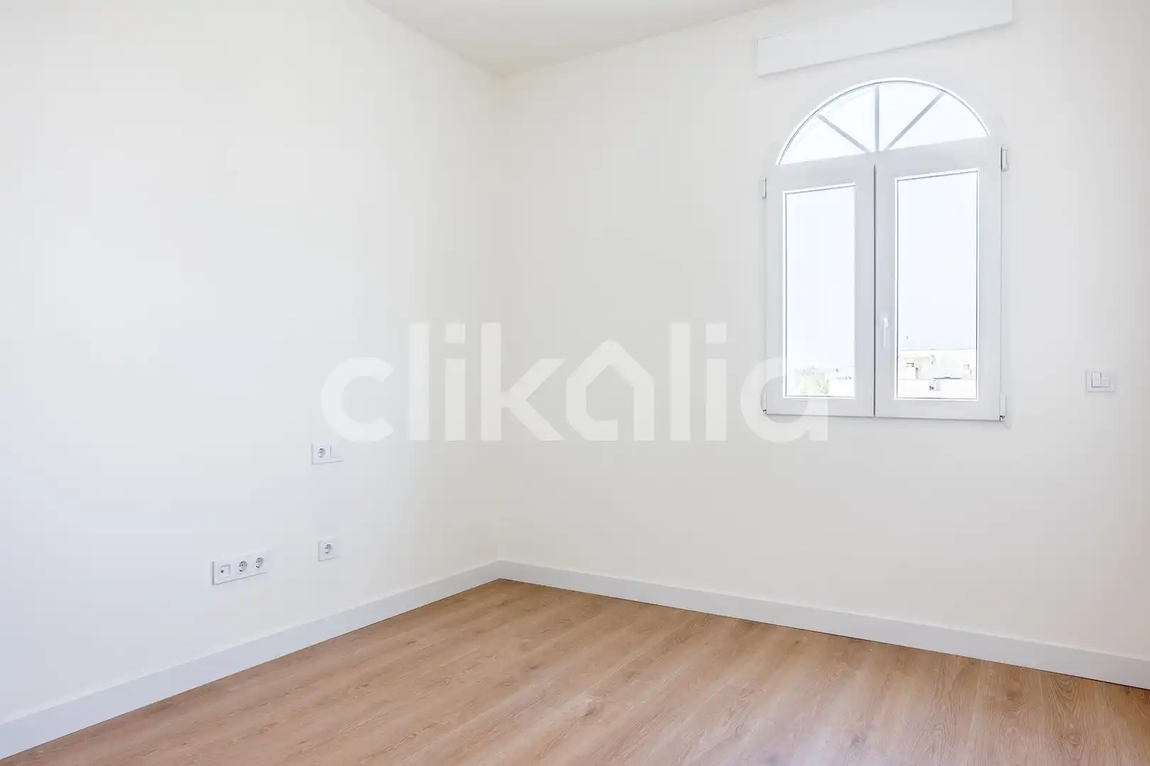 Habitación de Piso en venta en Sevilla con Aire acondicionado y Jardín privado