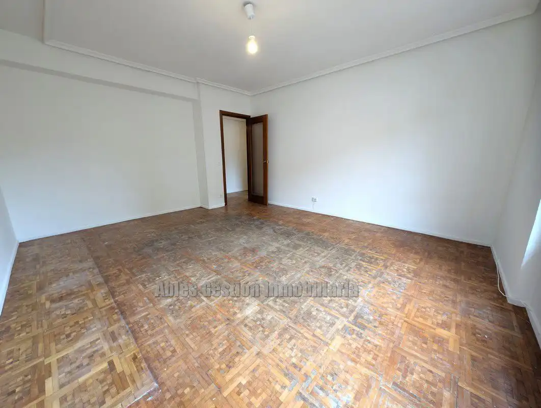 Piso en venta en Oviedo  con Calefacción, Parquet y Terraza