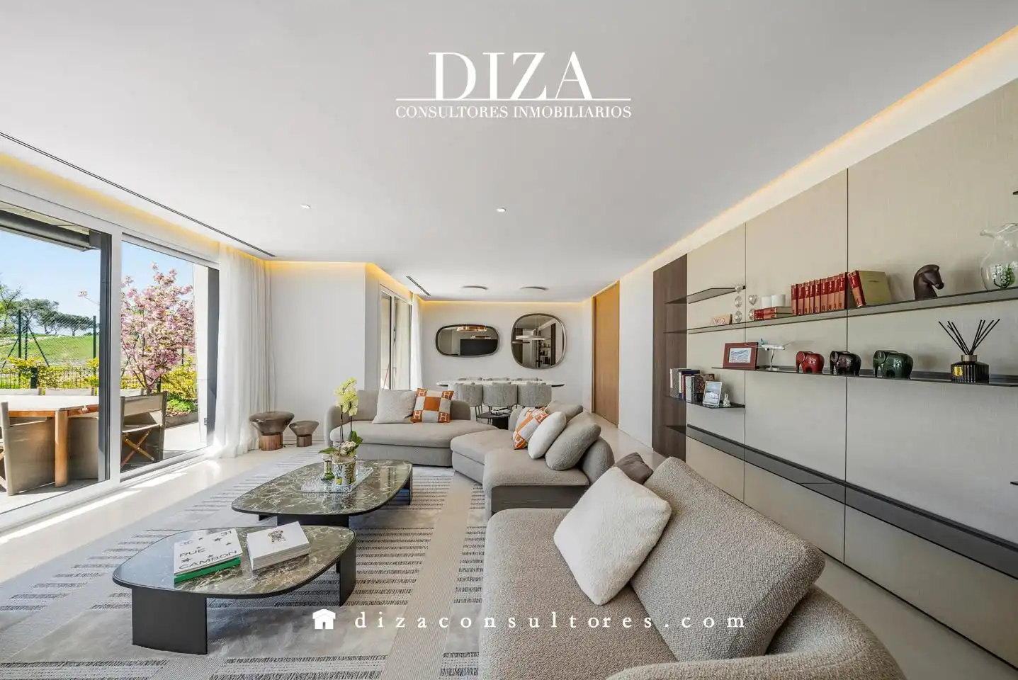 Living room of Duplexes for sale in Pozuelo de Alarcón  with Air Conditioner, Heating and Private garden