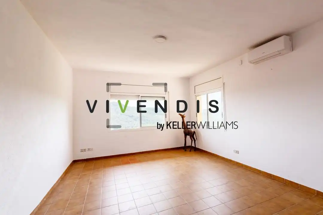 Sala de estar de Casa o chalet en venta en Corbera de Llobregat con Aire acondicionado, Jardín privado y Terraza
