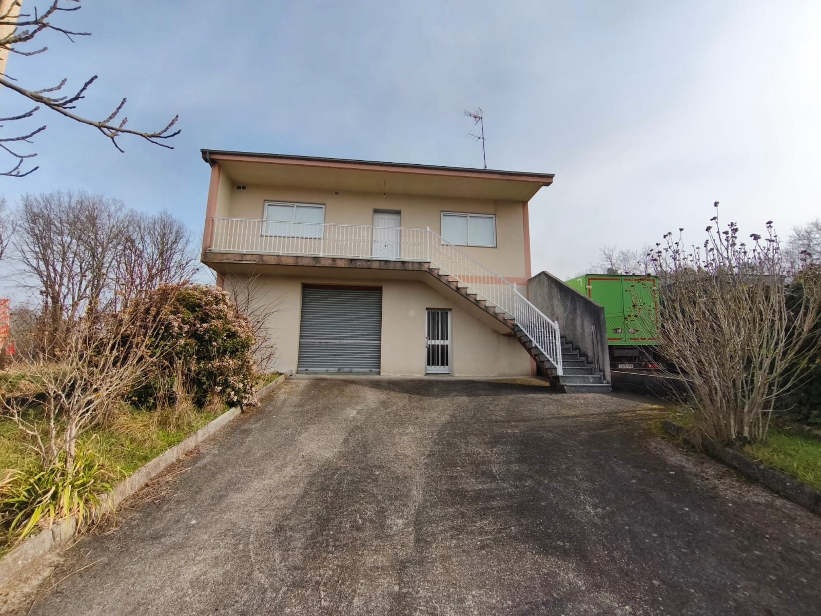 Vista exterior de Casa o xalet en venda en Taboadela amb Jardí privat, Traster i Moblat