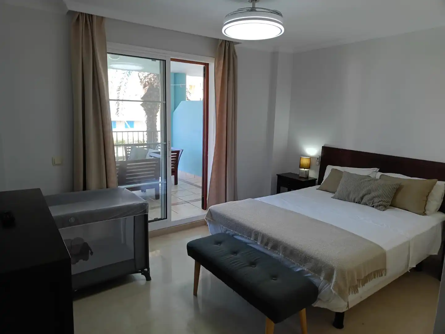 Dormitori de Apartament en venda en Sotogrande amb Aire condicionat, Terrassa i Piscina