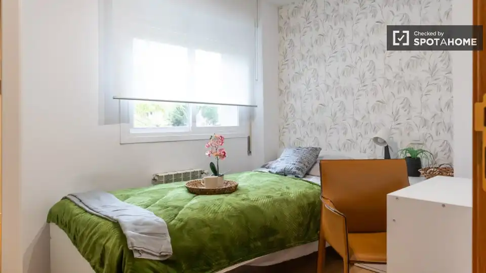 Bedroom of Flat for rent in Madrid  with Air Conditioner, Heating and Furnished