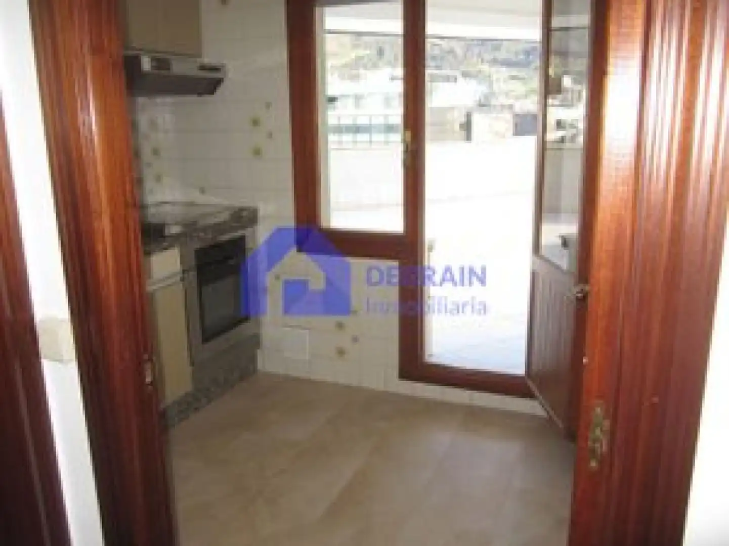 Cuina de Àtic de lloguer en Oviedo  amb Terrassa i Moblat