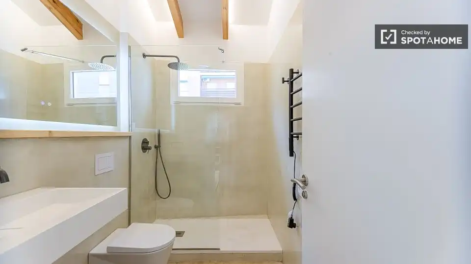 Badezimmer von Wohnungen zur untervermieten in Valencia mit Klimaanlage, Heizung und Terrasse