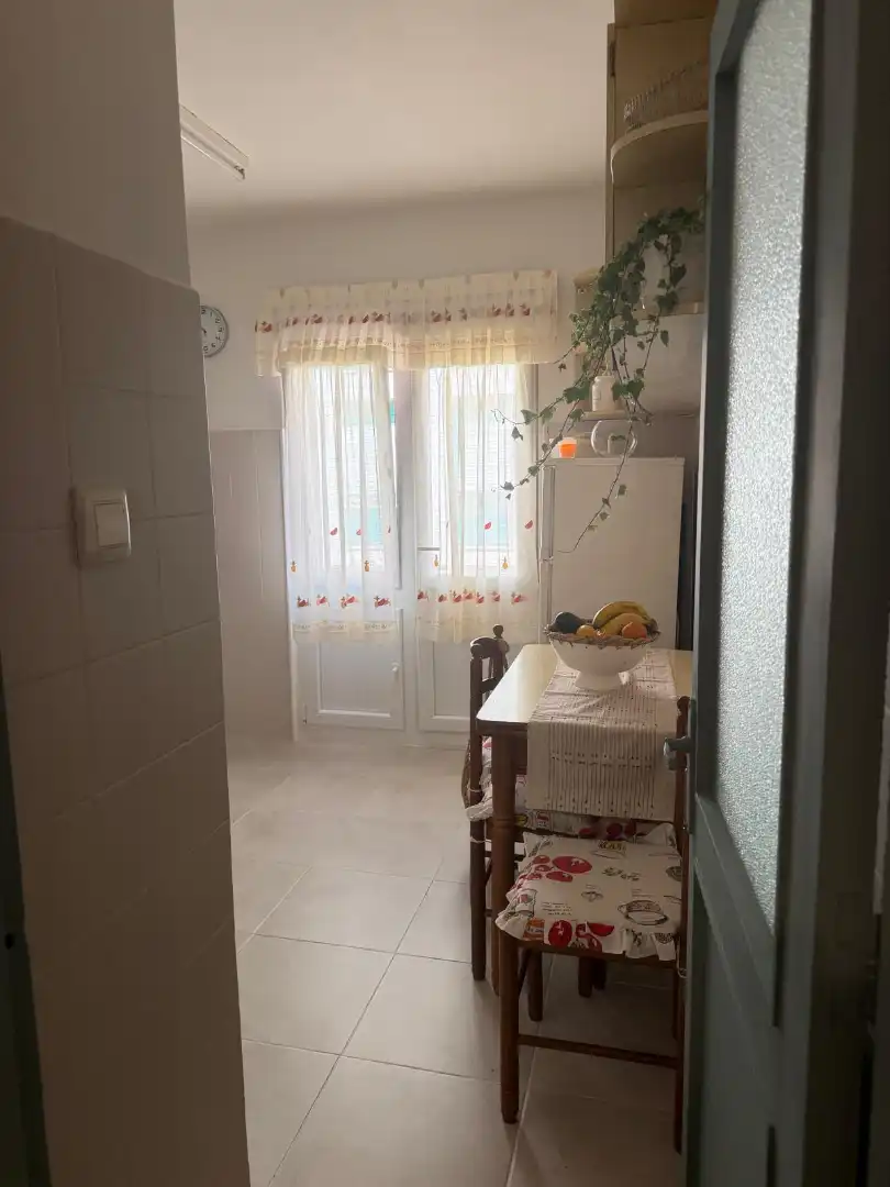 Cuina de Pis en venda en Gijón  amb Traster, Moblat i Microones