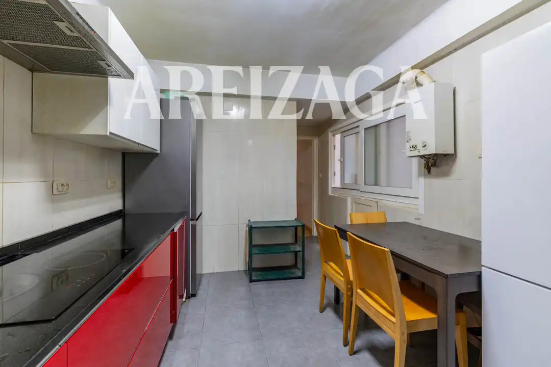 Cuina de Pis en venda en Donostia - San Sebastián  amb Calefacció i Balcó