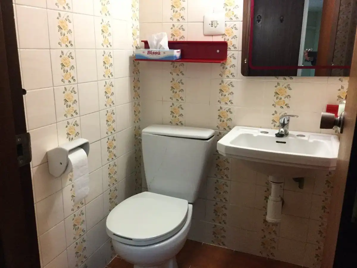 Bathroom of Office for rent in Extramurs