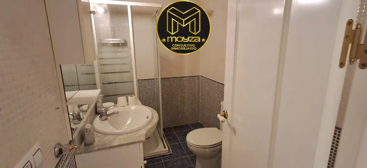 Baño de Casa o chalet de alquiler en Jaén con Aire acondicionado, Calefacción y Terraza