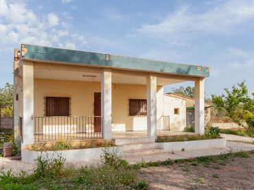 Xalet amb piscina en venda a Diseminado P093